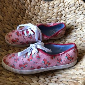 Keds 6.5 sneakers with rose Print. Cute and comfy
